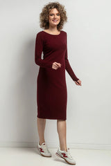 Robe midi ajustée manches longues encolure bateau maille douce extensible coton polyester certifiée oeko tex bordeaux minimaliste décontractée chic
