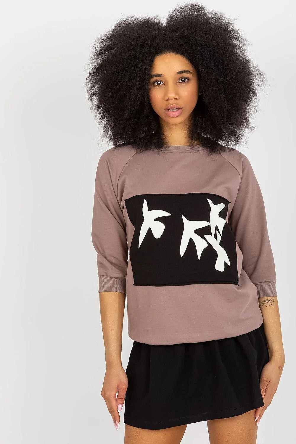 Pull moderne audacieux coupe casual ample manches 3/4 poignets côtelés tissu coton élasthanne taupe noir graphique femme