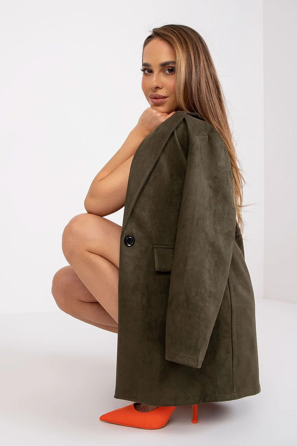 Veste pour femme moderne en imitation daim couleur pêche, style épuré, coupe droite, idéale pour toutes occasions, polyester et élasthanne, manches longues, poches à rabat, fermeture à glissière, look élégant et confortable