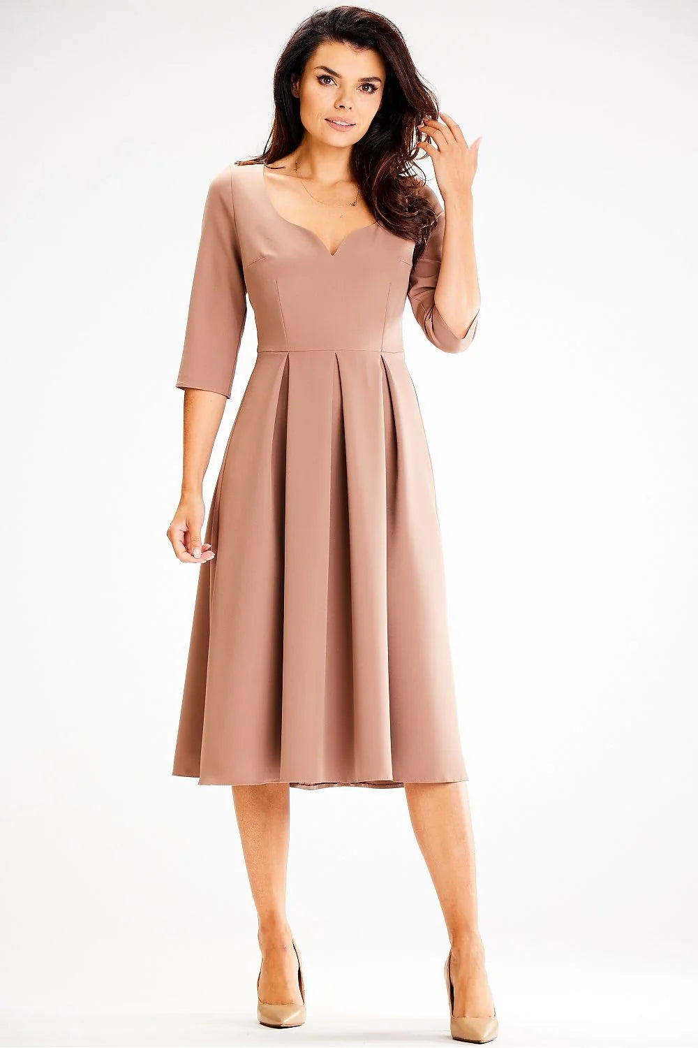 robe midi élégante encolure cœur manches troisquarts silhouette aline cintrée taille marquée jupe évasée crêpe polyester élasthanne entretien facile