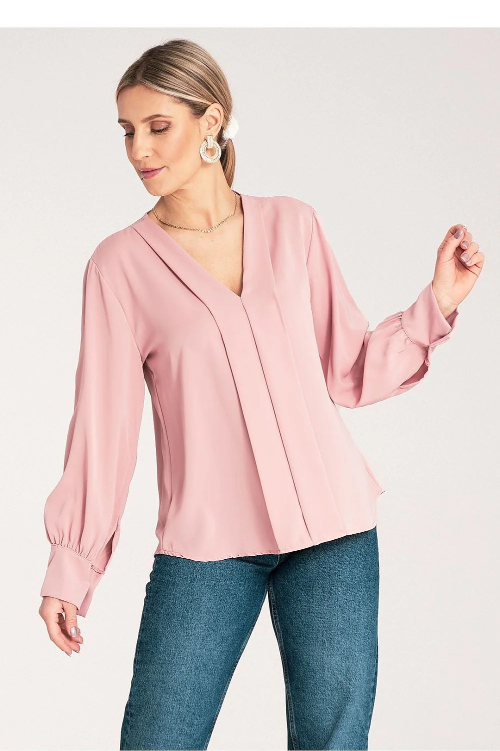 Chemisier élégant pour femme en satin longues manches encolure V poignets boutonnés coupe droite coloris rose pâle polyester 100%