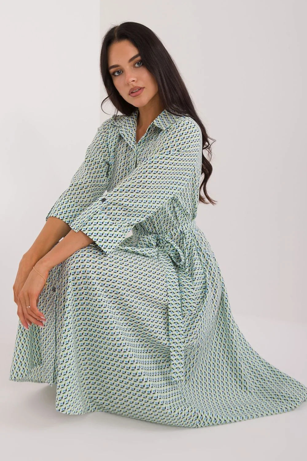 Robe féminine midi manches 3/4 col classique tissu léger polyester elasthanne motif géométrique verte bleue blanche occasion quotidienne travail