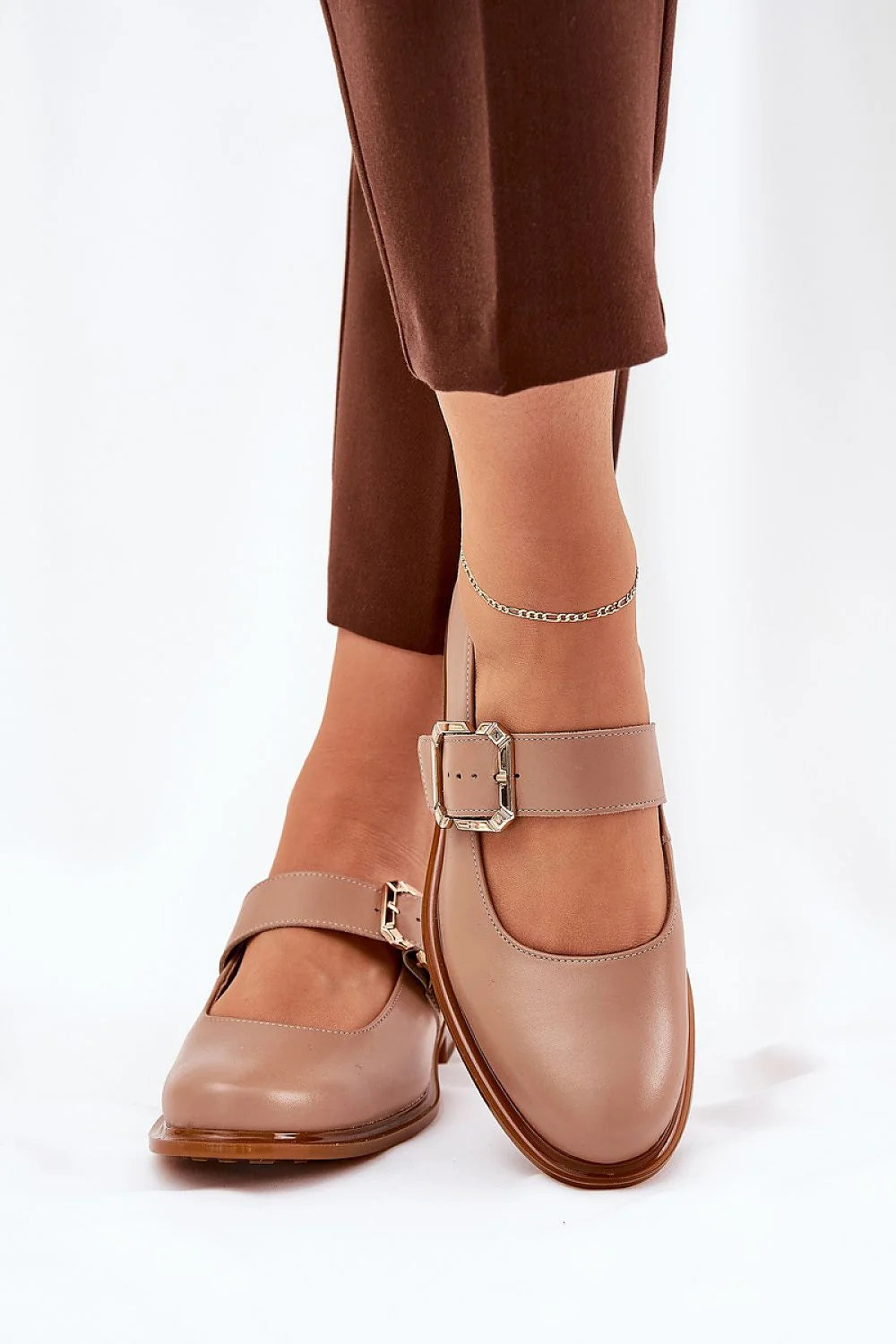 Chaussures basses pour femmes style Mary Jane cuir haute qualité talon plat bout arrondi bride métallique beige
