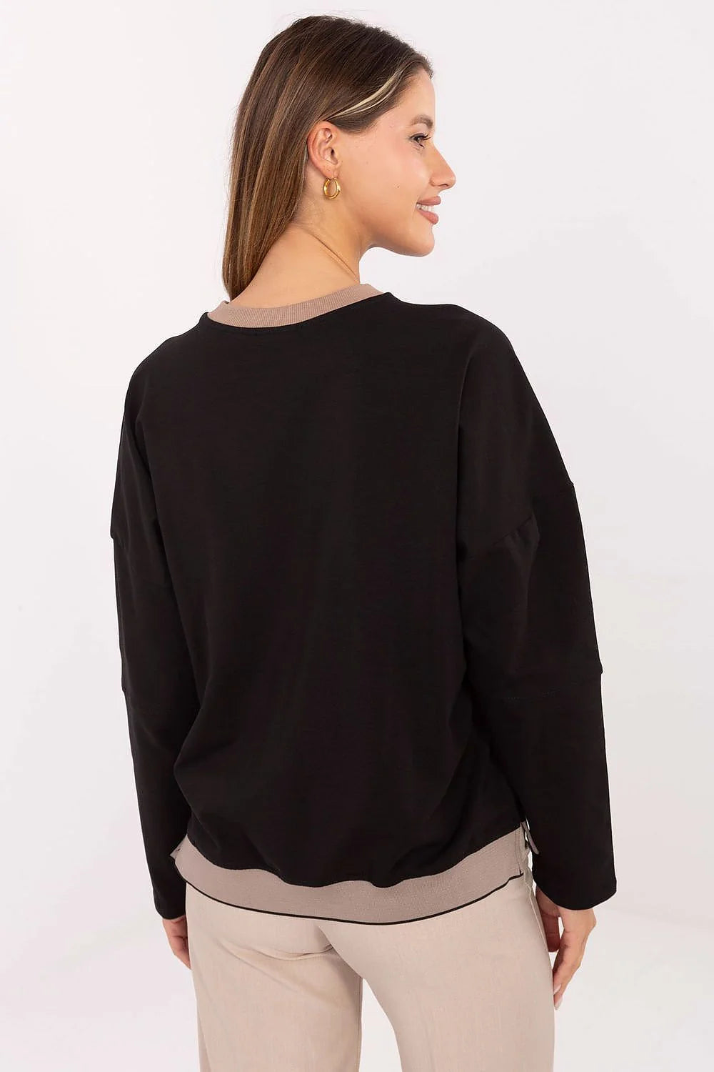 sweatshirt femme moderne décontracté confortable coton extensible élasthanne manches longues col rond broderies insert contrasté original coupe standard