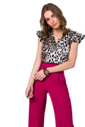 Chemisier Stylove style audacieux motif animal couleurs contrastantes coupe moderne manches volantées pantalon large tailles disponibles