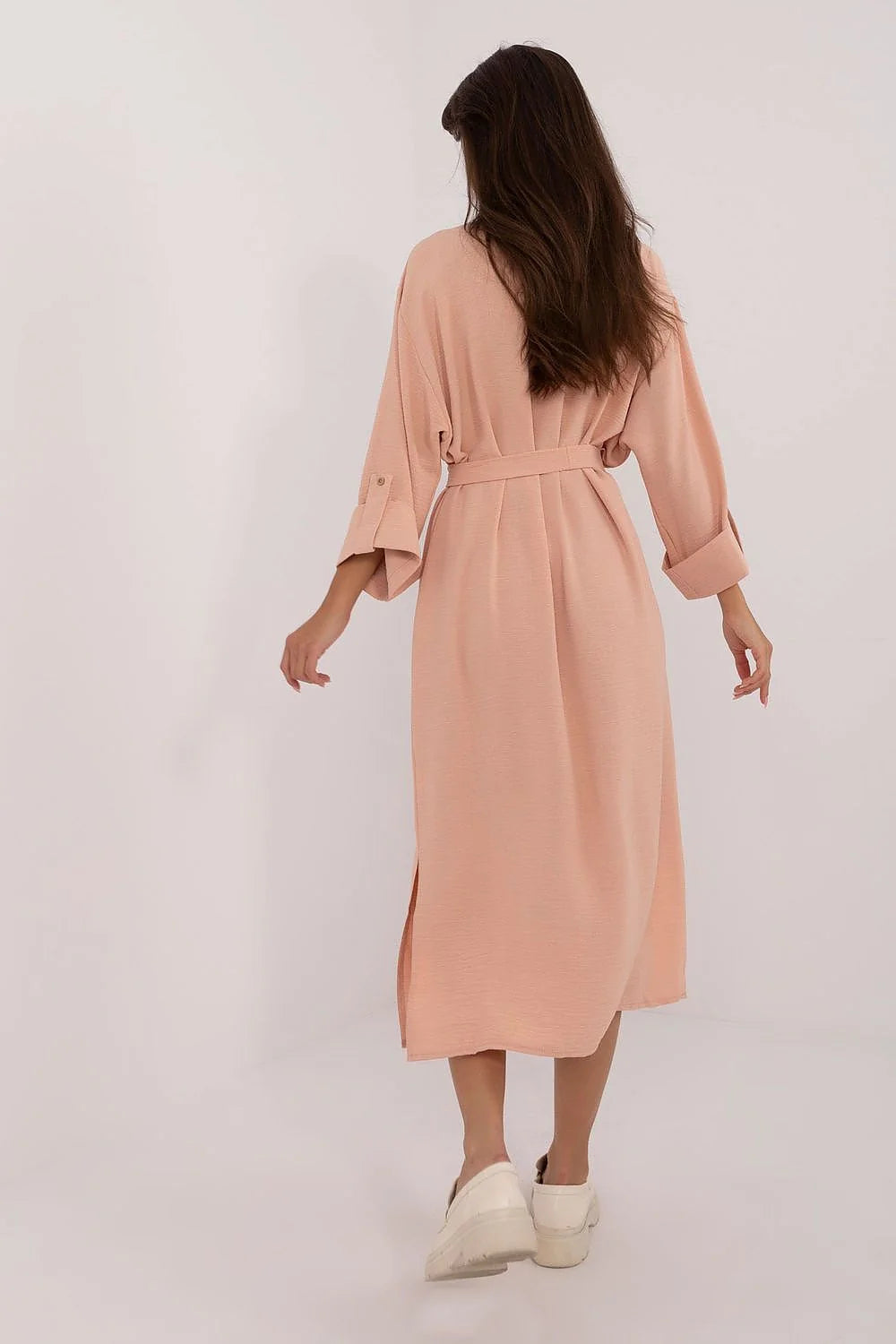 robe midi femme décontractée chic crêpe texturé légère pêche nude coupe droite encolure ronde manches troisquarts ceinture nouée
