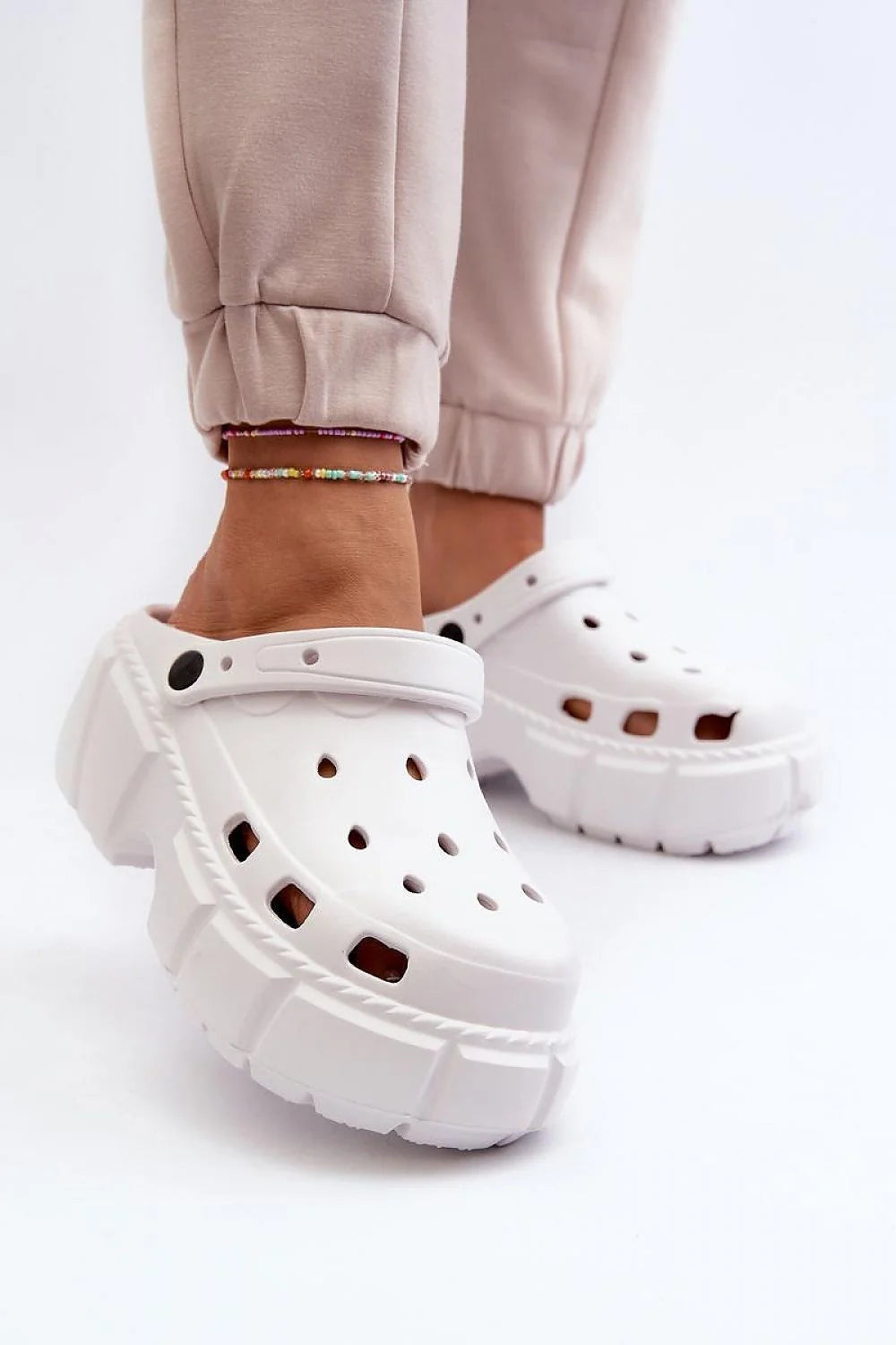 sandales sabot femme plateforme épaisse 5cm blanc perforées aération bride pivotante boutonpression semelle crantée antidérapante légère confortable ample