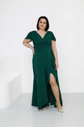 robe longue vert émeraude fluide décolleté V croisé manches courtes volantées taille ceinturée drapé portefeuille fente asymétrique soirée mariage glamour