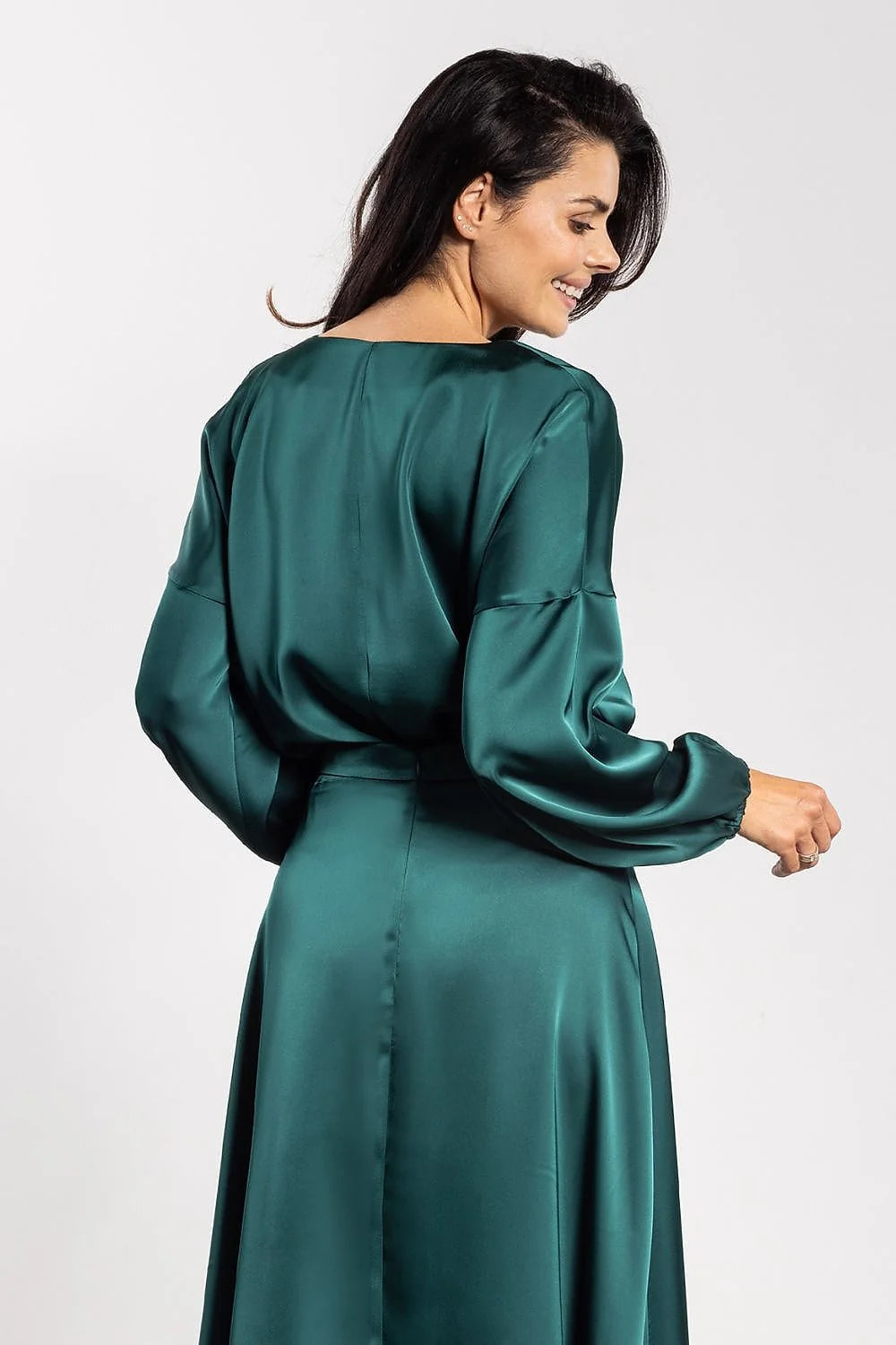ensemble femme satinée vert émeraude blouse col V manches bouffantes poignets élastiqués jupe midi taille haute coupe ample polyester fluide