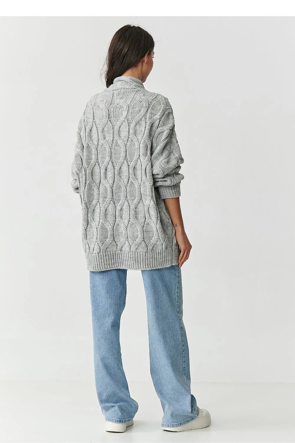 cardigan femme oversize maille torsadée épaisse col châle coupe ouverte longueur hanches manches bouffantes chaud doux acrylique polyamide gris clair