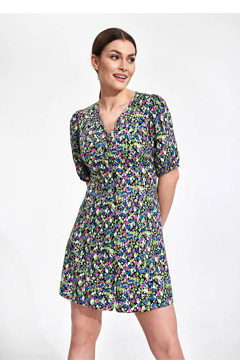 robe été fleurie imprimée multicolore fond noir encolure V manches bouffantes courtes coupe trapèze évasée viscose fluide légère femme