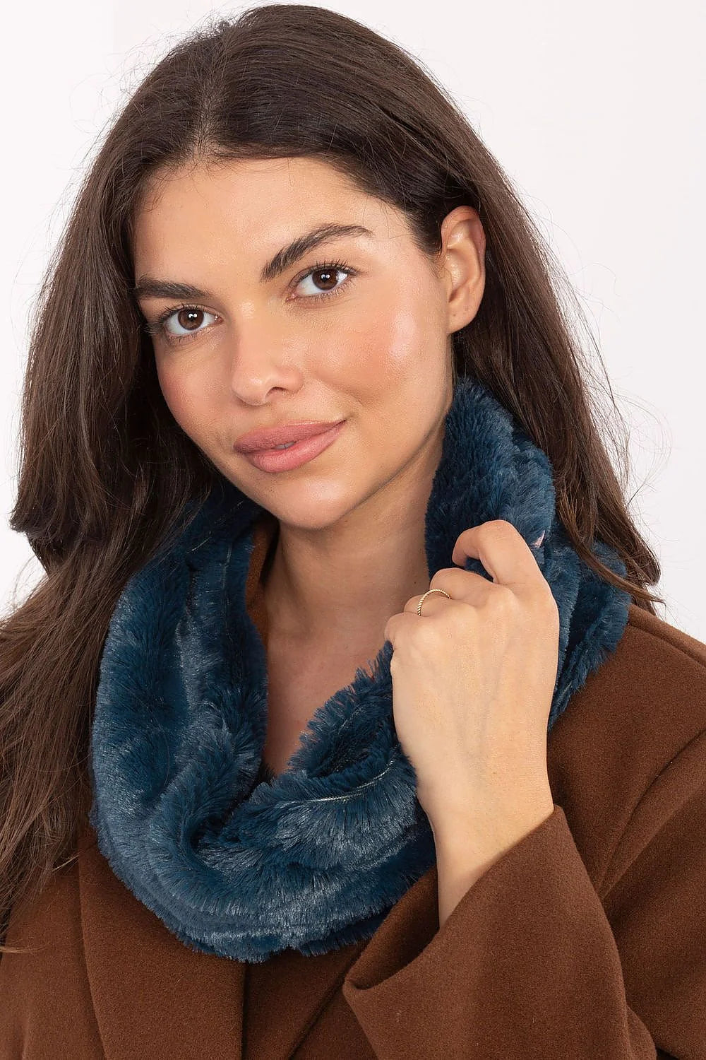 snood tour cou fausse fourrure bleu canard profond tubulaire large volumineux pelage synthétique court dense ultra doux chaud
