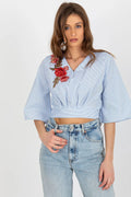 chemisier femme court cropped coton polyester respirant bleu ciel rayé col V manches trois quart kimono broderie florale rouge ceinture