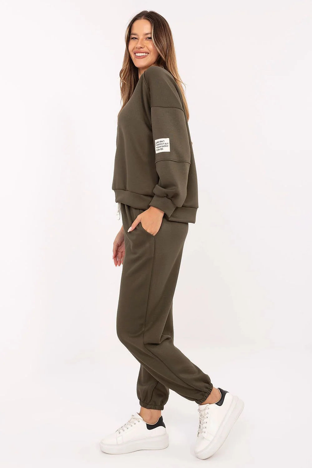 ensemble survêtement femme kaki olive sweat oversize jogging molletonné doux pull ample épaules tombantes taille haute cordon réglable