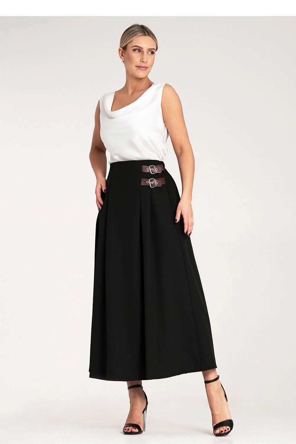 jupe longue plissée noire taille haute ceinture cuir marron boucles sangles satin top blanc col bénitier soirée cérémonie chic élégante