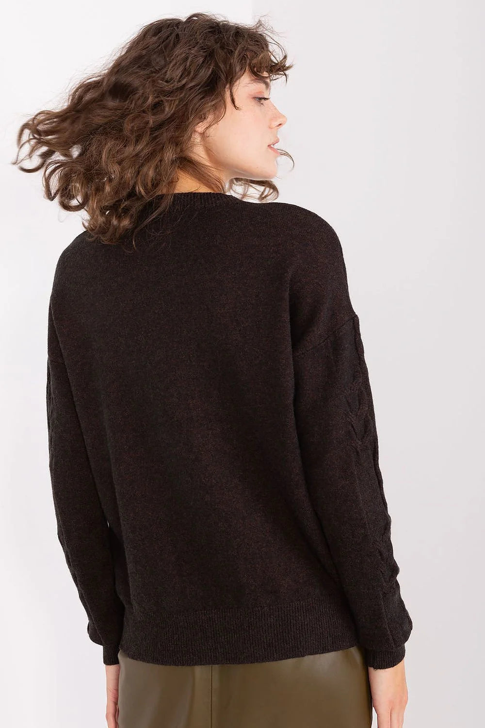 Pull féminin Chandail AT maille motif torsadé noir texture douce matériau confortable style classique coupe ample manches longues col rond côtelé
