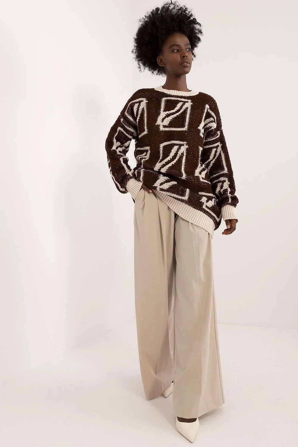 pull femme oversize long tunique maille épaisse marron écru motif géométrique carré col rond finitions bordcôtes manches longues coupe loose