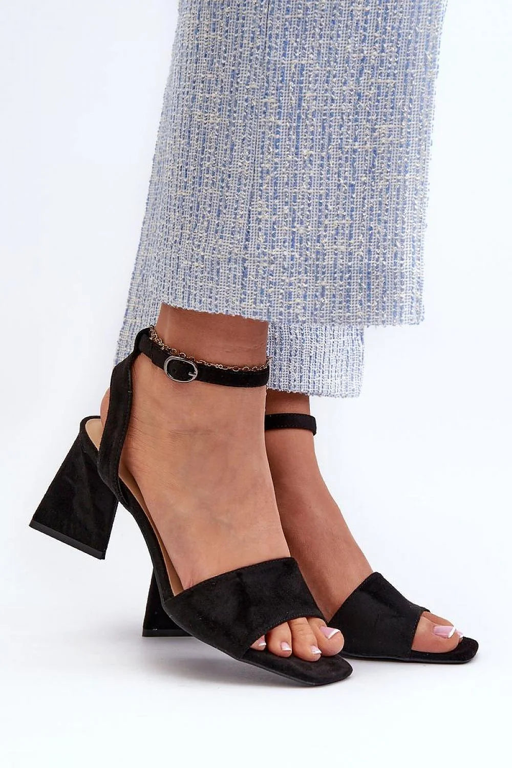 Sandales à talons carrés élégantes pour femmes, éco-suede, bride réglable, couleur noire, taille 36-40, occasion soirée et quotidienne