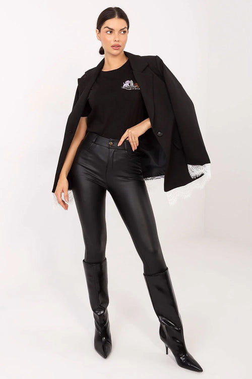 blazer femme mi long col tailleur coupe droite structurée épaulettes cousues fermeture bouton dentelle blanche délicate tissu lisse