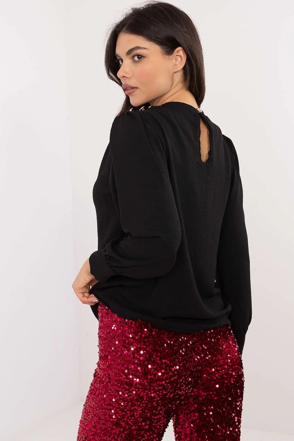chemisier femme noir manches longues bouffantes encolure ronde coupe droite ample poignets ajustés plis épaules boutons dorés décoratifs tissu fluide
