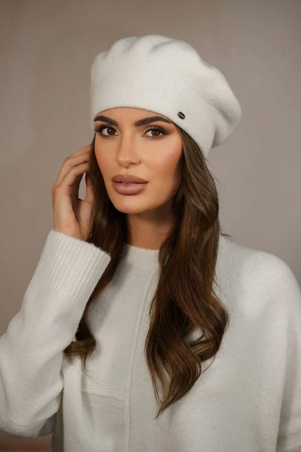 Béret Kamea en laine pour femme, style classique, couleur écru, élégance intemporelle, accessoire hiver, doux et confortable