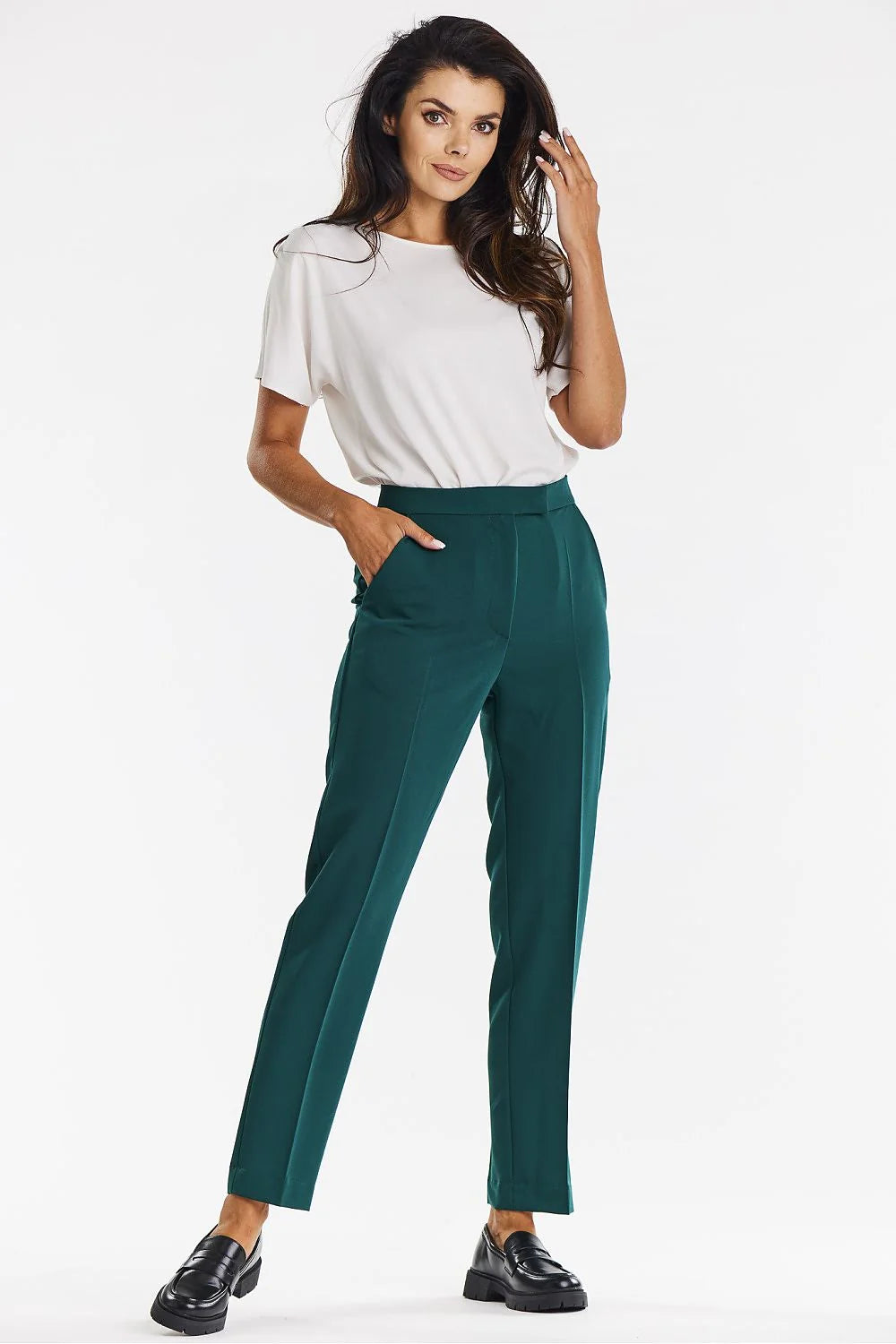 ensemble Awama femme haut col rond manches courtes pantalon cigarette taille haute vert émeraude crêpe fluide fuselé
