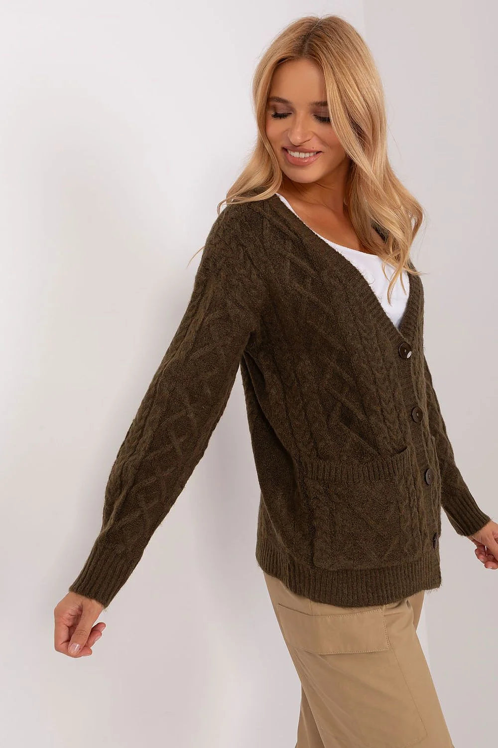 Cardigan femme maille épaisse texture laine brun kaki torsades encolure V boutons poches côtelés longues manches casual hiver