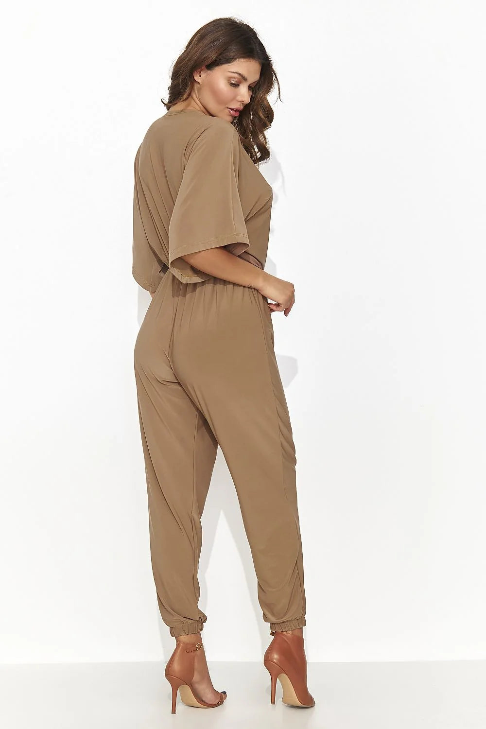 Combinaison élégante pour femme couleur marron clair en V coupe ample manches amples taille ajustable style chic et confortable