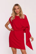 robe soirée cocktail courte rouge vif cape asymétrique épaule drapé col rond crêpe fluide jupe ajustée tombante subtile brillance polonaise
