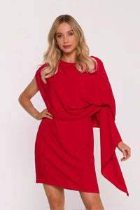 robe soirée cocktail courte rouge vif cape asymétrique épaule drapé col rond crêpe fluide jupe ajustée tombante subtile brillance polonaise