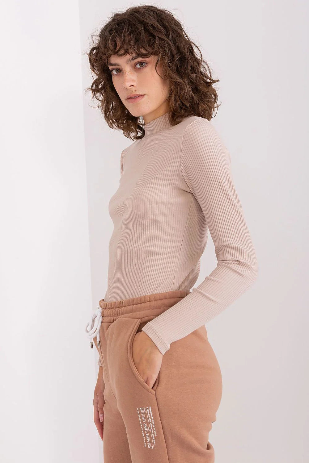 Chemisier BFG côtelé beige pull maille élasthanne col montant manches longues jogger pantalon coton brun clair femme
