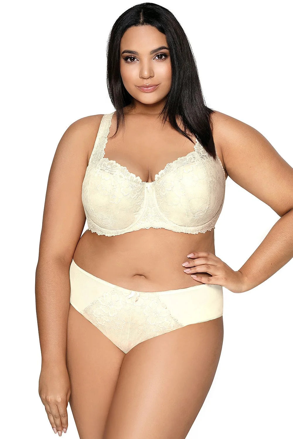 Ensemble de lingerie féminine en dentelle florale beige, soutien-gorge et culotte assortis, confort et style