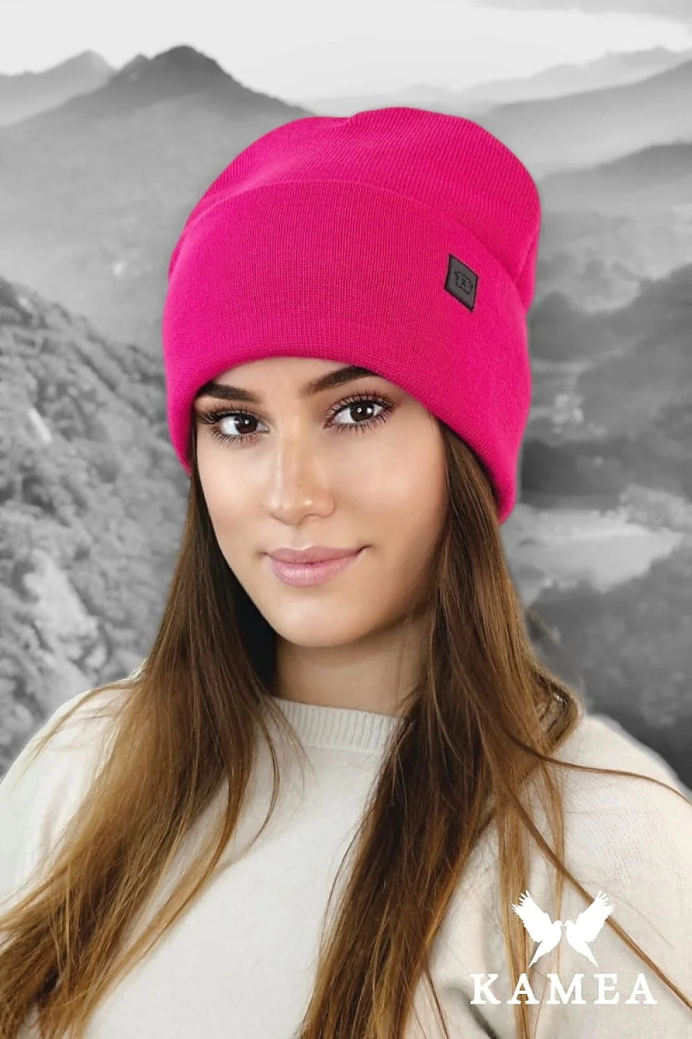 Bonnet féminin mode coloris framboise design moderne élastique confortable idéal automne hiver style polyvalent pour femmes
