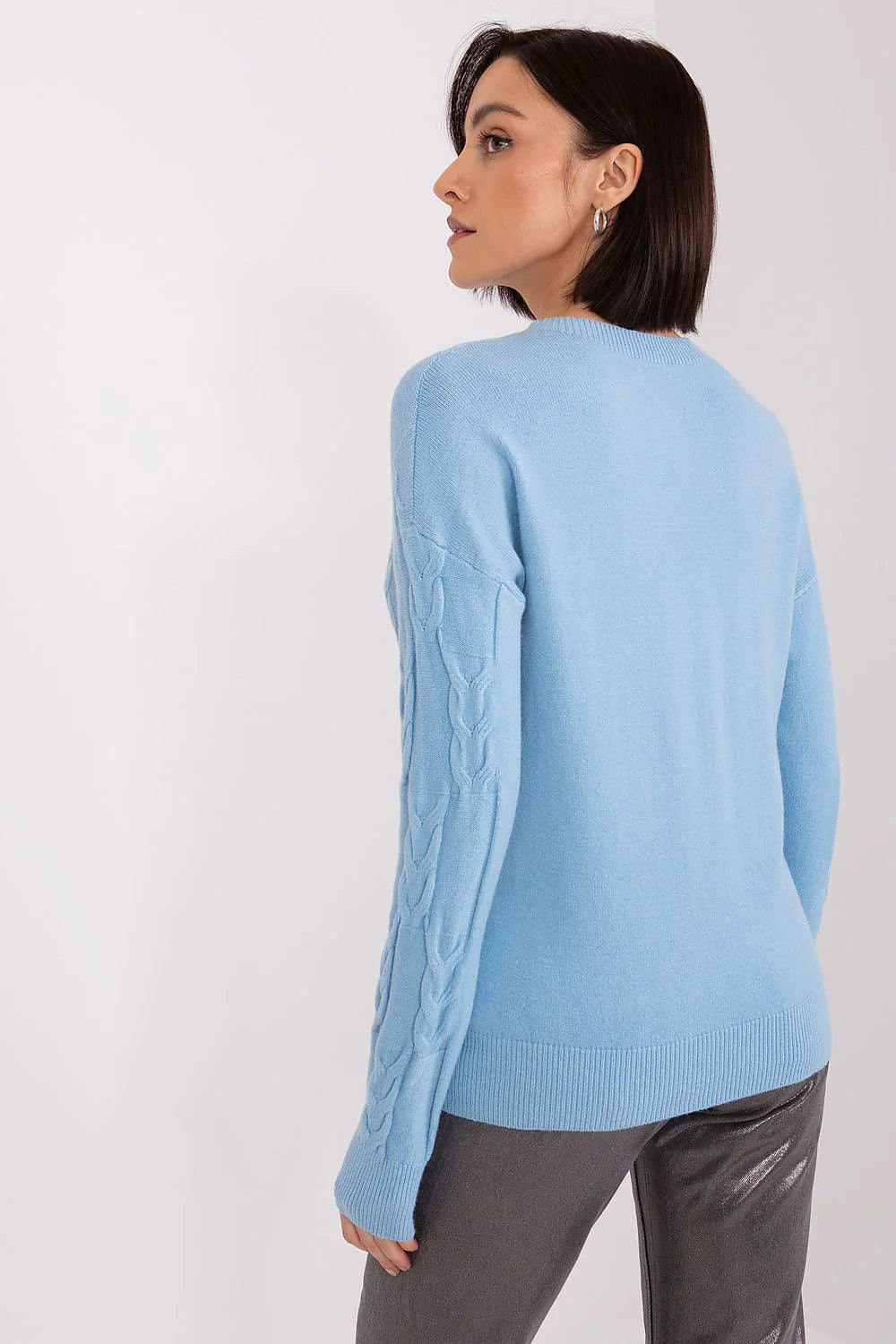 Chandail maille femme design élégant coupe ample col rond manches longues poignet resserré finitions côtelées bleu ciel