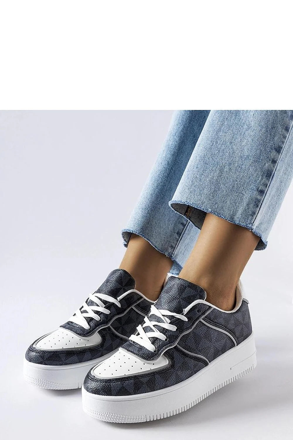 Baskets Solea pour femmes urbain moderne cuir synthétique texturé blanc noir design épuré confort style casual chic