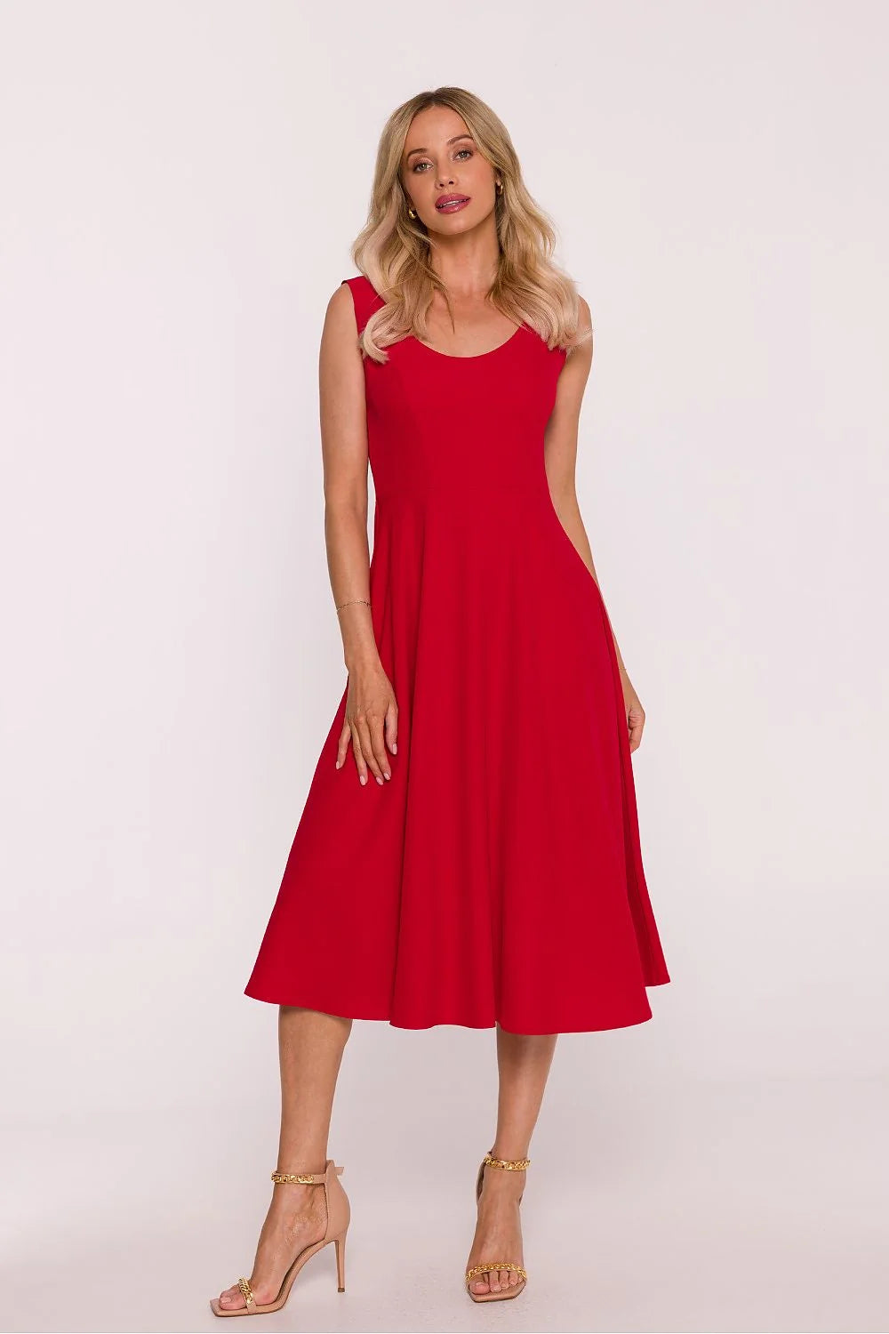 robe soirée midi femme rouge vif satinée lisse léger éclat encolure ronde sans manches buste ajusté taille cintrée jupe évasée