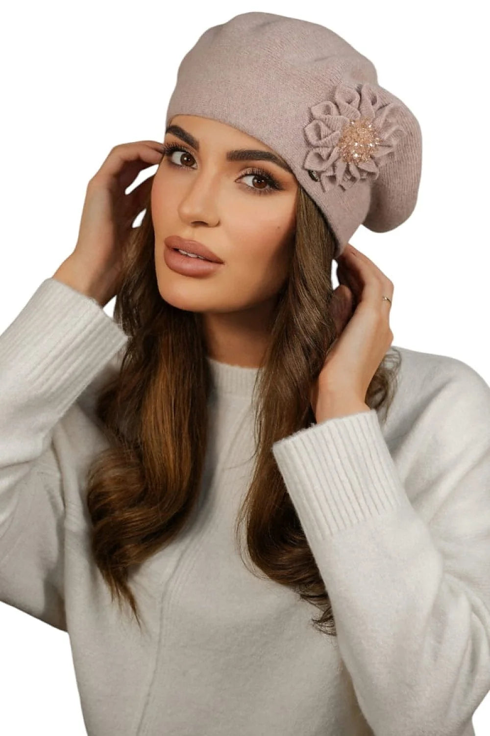 Béret Kamea en laine pour femme, élégant, automne hiver, accessoire mode, fleur perlée, beige rosé, confort, style intemporel, coupe classique, idéal quotidien et occasions spéciales