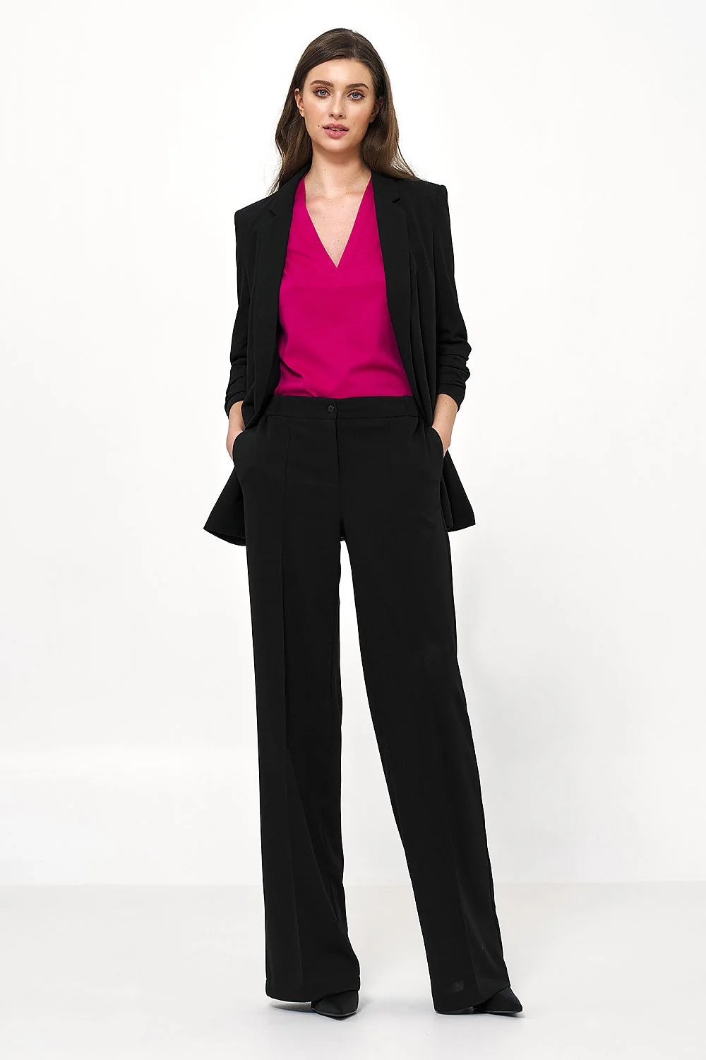 blazer veste Nife noir long droit tailleur col revers structuré épaules marquées manches froncées retroussées ouverture sans bouton longueur hanches