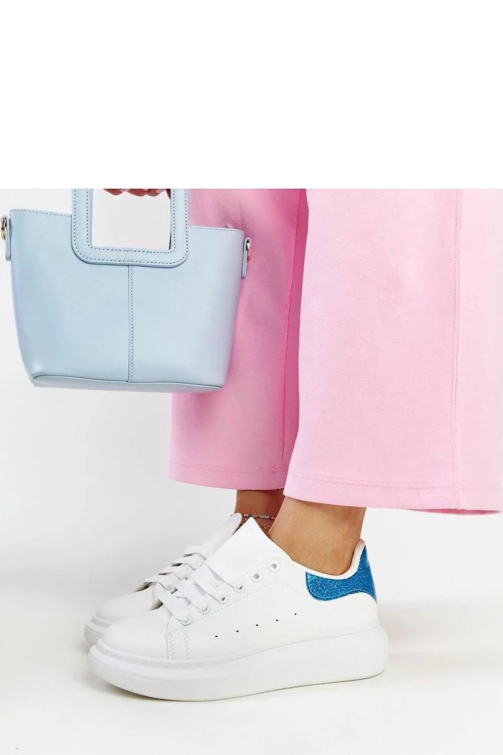 Baskets mode femmes style décontracté cuir synthétique blanche bleu pailleté semelle épaisse fermeture lacets perforations