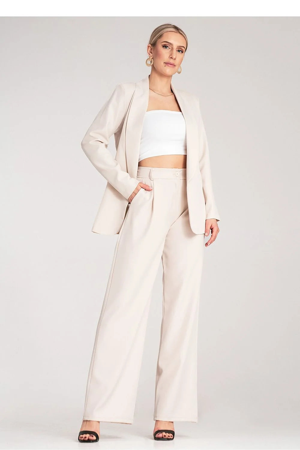 Ensemble tailleur femme blazer et pantalon coupe classique élégant beige minimaliste polyester elasthanne occasion professionnelle