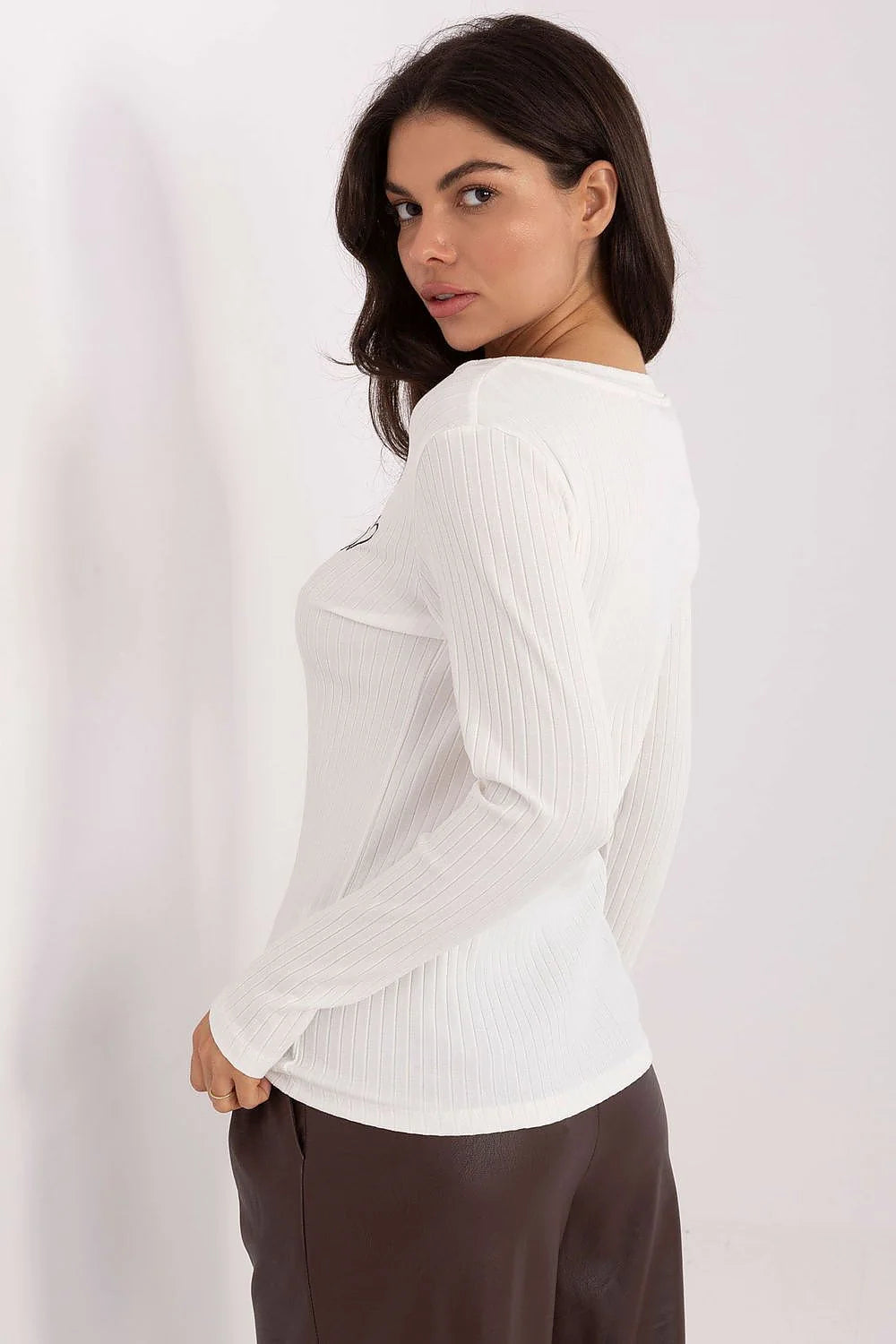 chemisier coton côtelé élasthanne confortable ajusté silhouette poitrine broderie coeur décolleté manches longues longues longueur standard féminin élégant doux