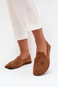 mocassins femme daim camel suédine écologique élastiqués bout arrondi surpiqûres apparentes tige souple semelle fine caoutchouc plate confortables polyvalentes élégantes