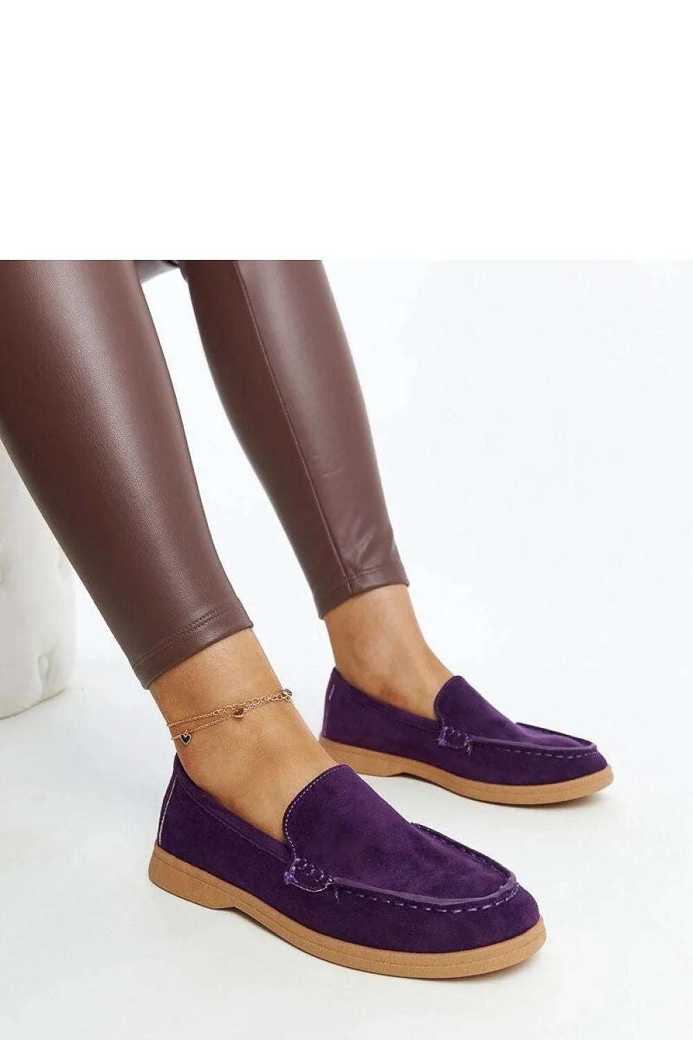 Mocassins femmes design élégant style classique cuir doux couleur violet foncé semelle caoutchouc durable confortable occasion quotidienne