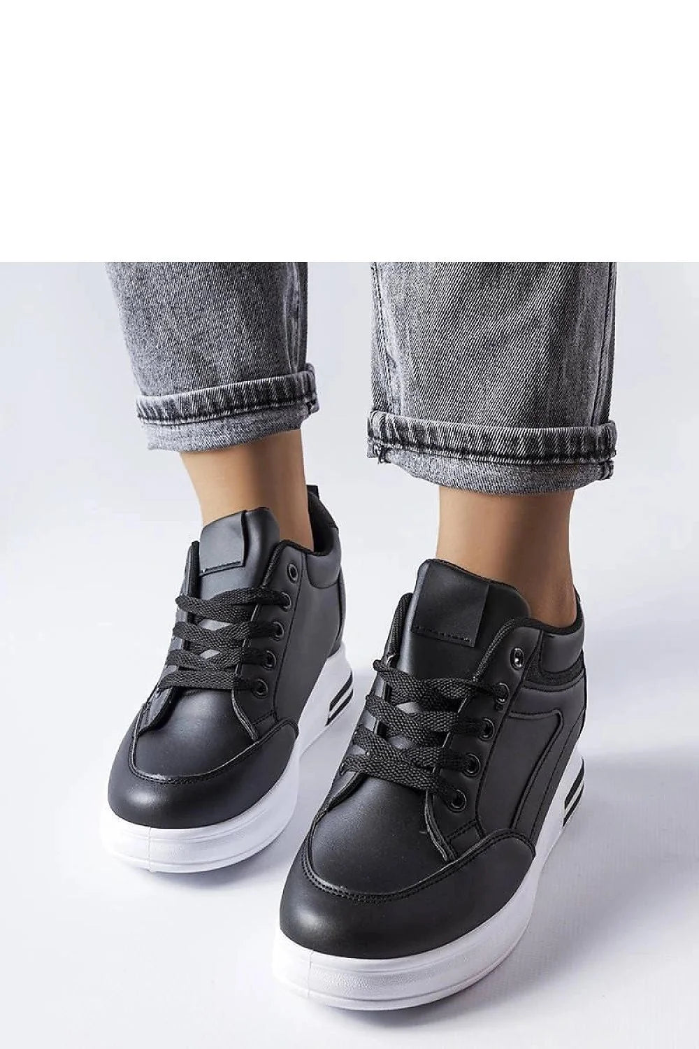 baskets femme Solea noir minimaliste urbain simili cuir lisse col rembourré maintien cheville semelle plateforme blanche épaisse bande noire