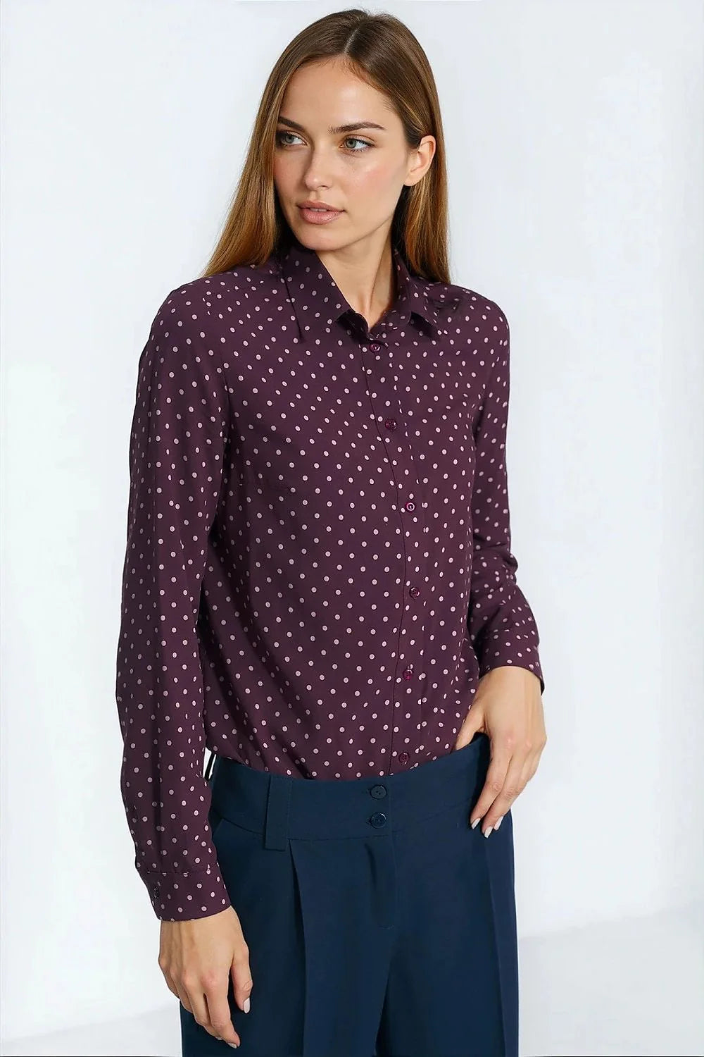 chemise viscose pois prune rosepale fluide satinee semiajustee manches longues col classique boutons tonales poignets boutonnes coupe semielegante bureau automne