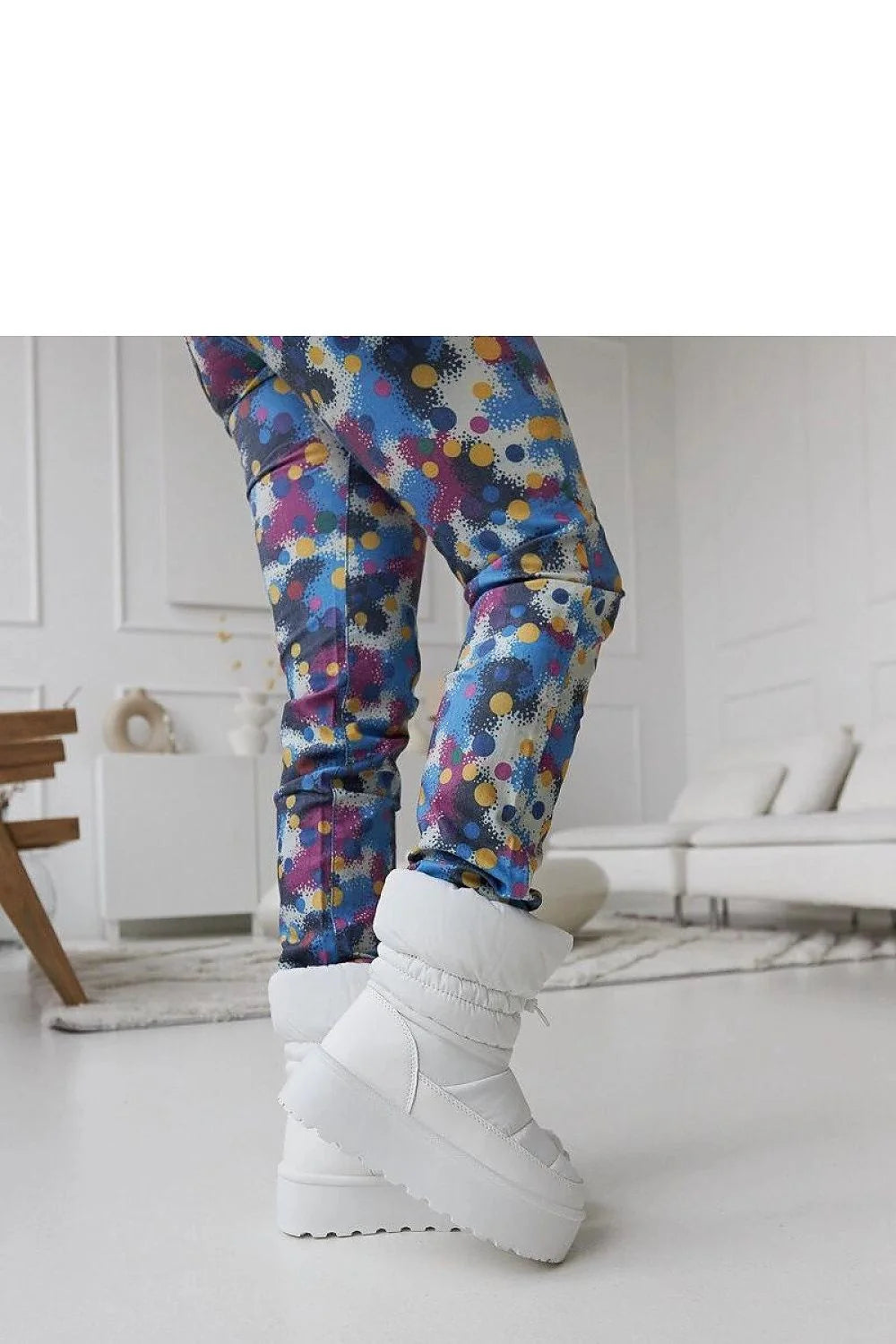 Pantalon et bottines mode femmes multicolore pois blanc polaire chic hiver confortable ensemble trendy