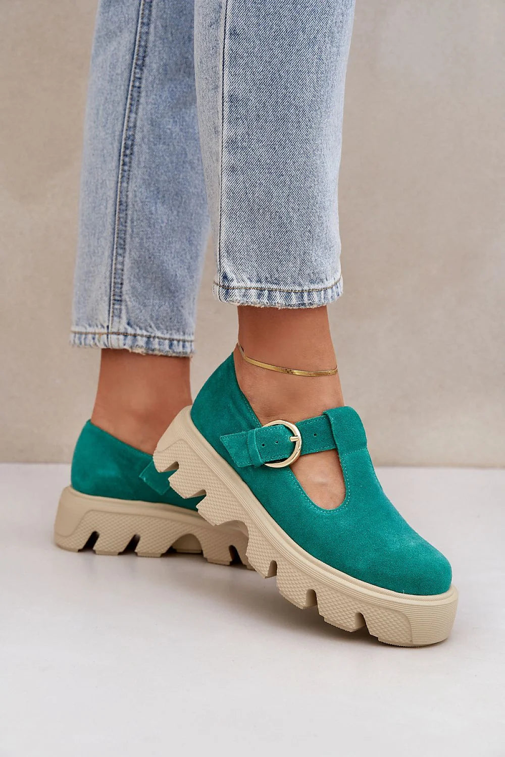 Chaussures basses femmes style Mary Jane tige suède turquoise large strap golden buckle confortable mode tendance