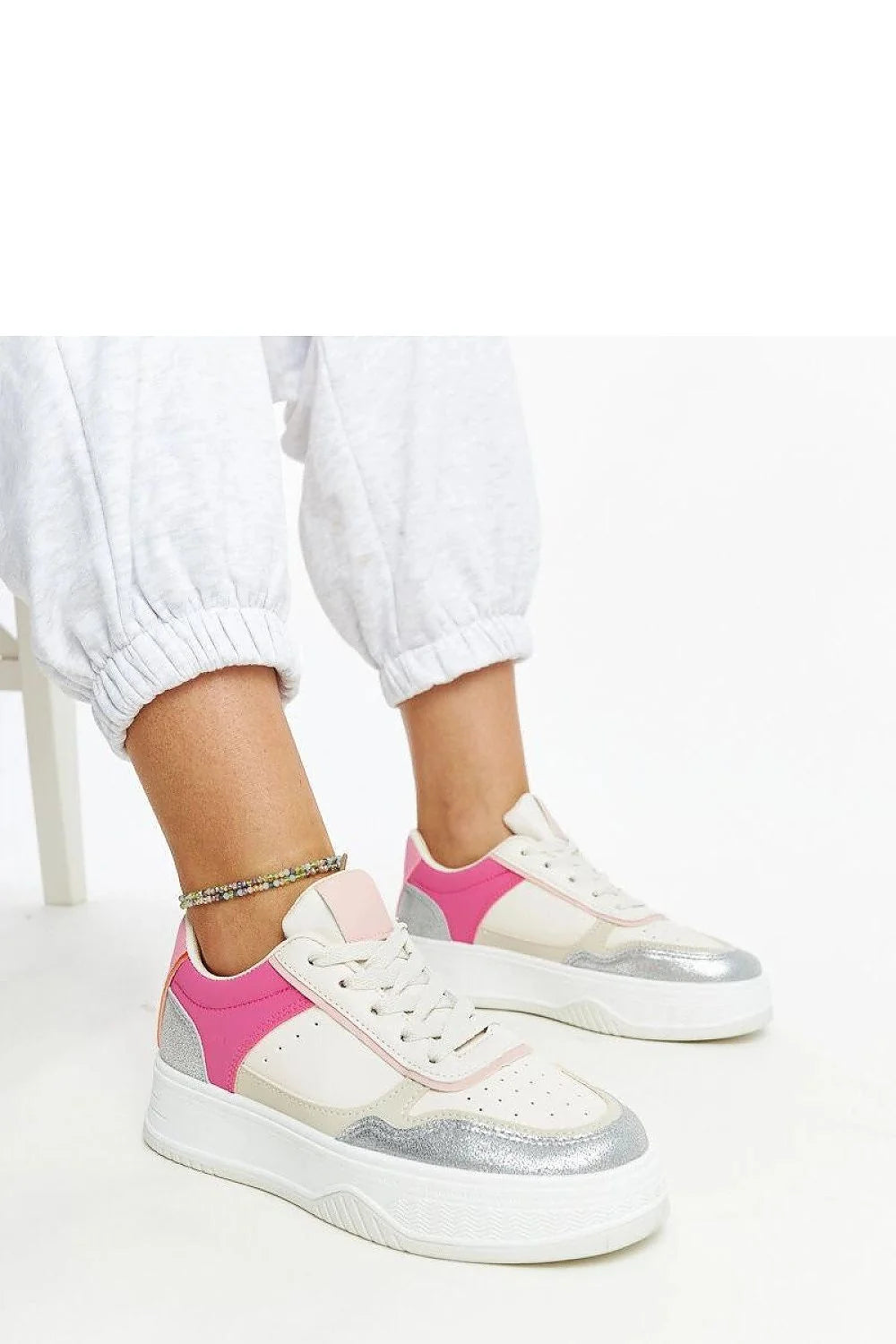 baskets femme colorées semelle épaisse blanche antidérapante chunky lowtop lacets cuir synthétique rose vif argenté perforées rembourrées rétro