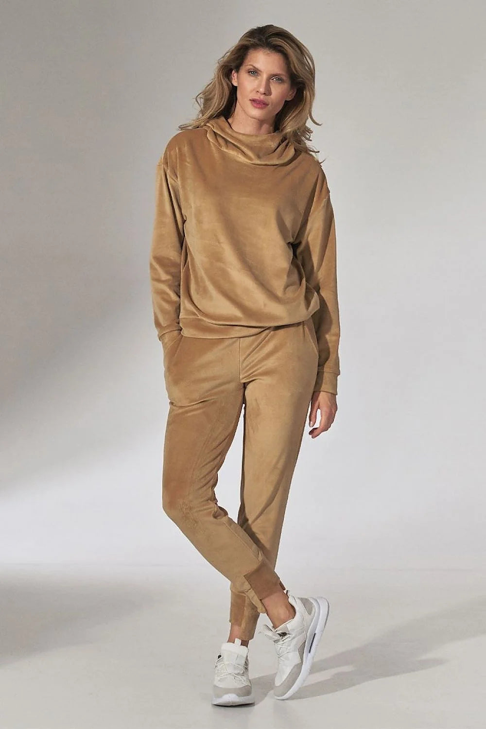 Ensemble détente velours rose moderne et élégant pour un style cocooning confortable et féminin