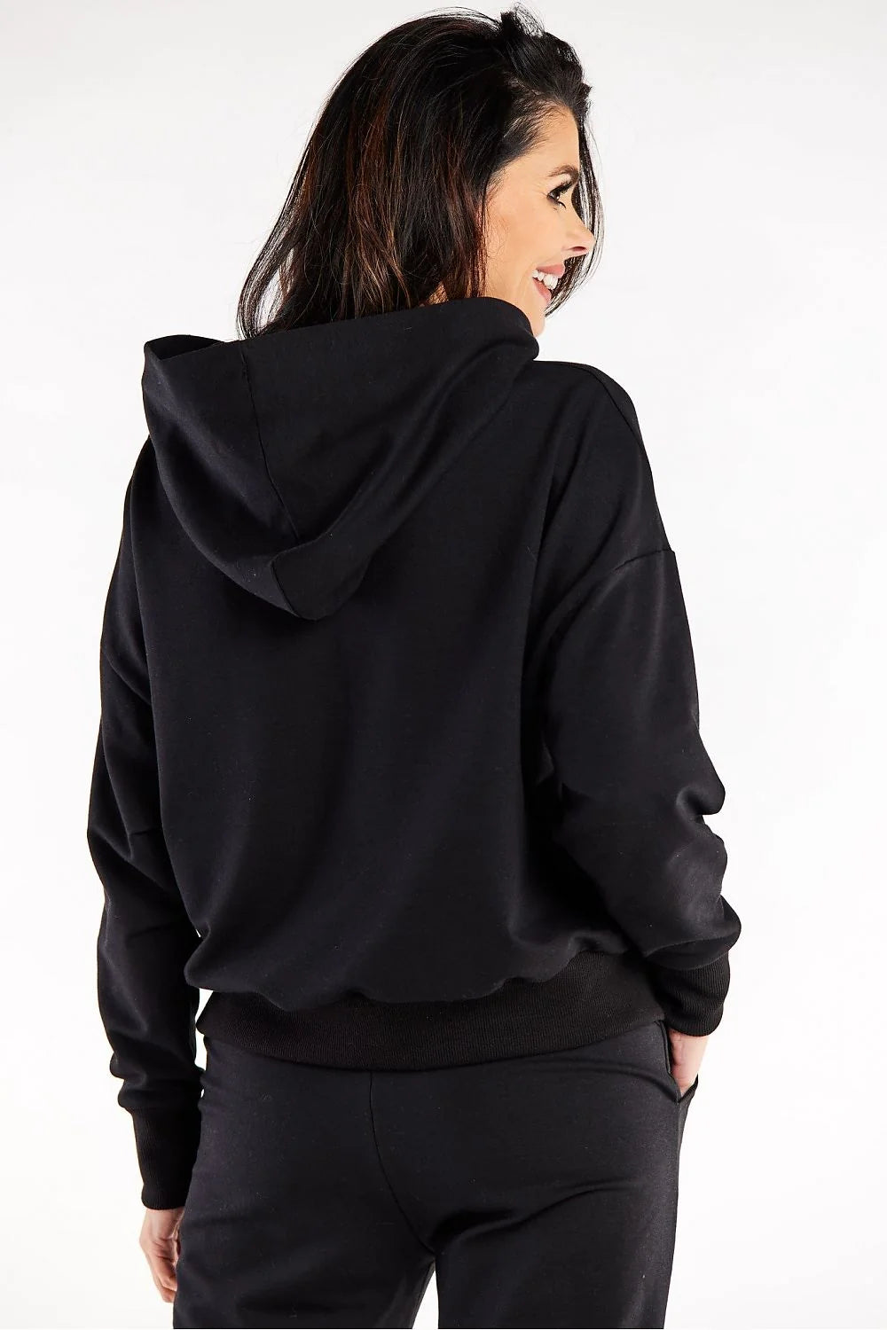 sweatshirt femme capuche oversize noir molleton coton elasthanne doux confortable coupe boxy épaules tombantes poches kangourou manches longues poignets côtelés